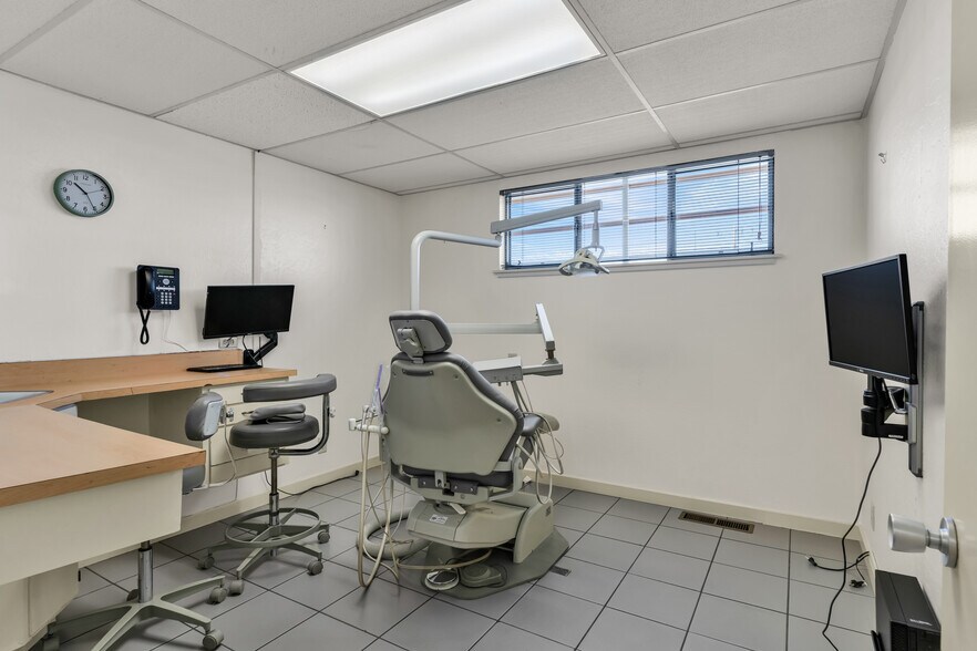 More Photos Of 7930 MacArthur Blvd, Oakland Medical For Sale