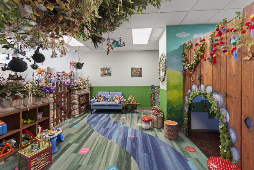More Photos Of 2550 Foothill Blvd, La Crescenta Storefront For Lease