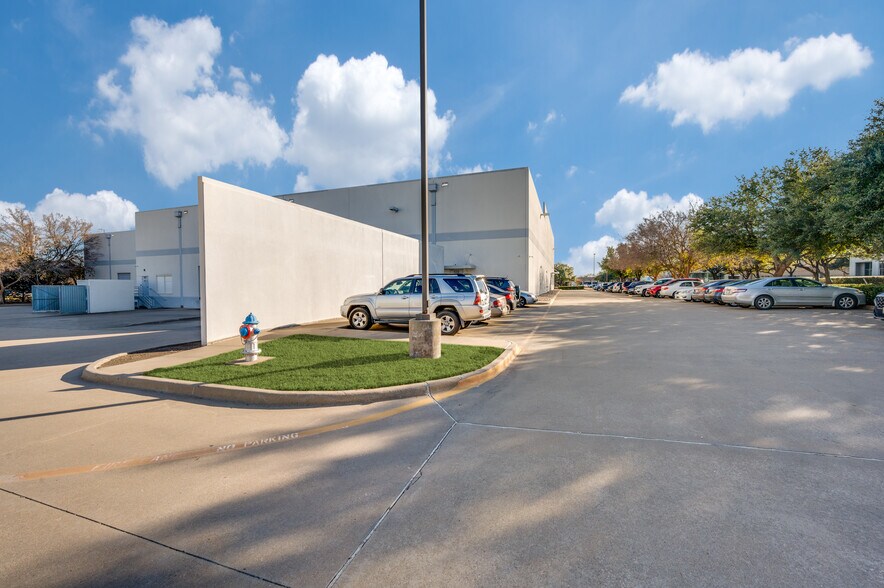 More Photos Of 1701 10th St, Plano Warehouse For Sale