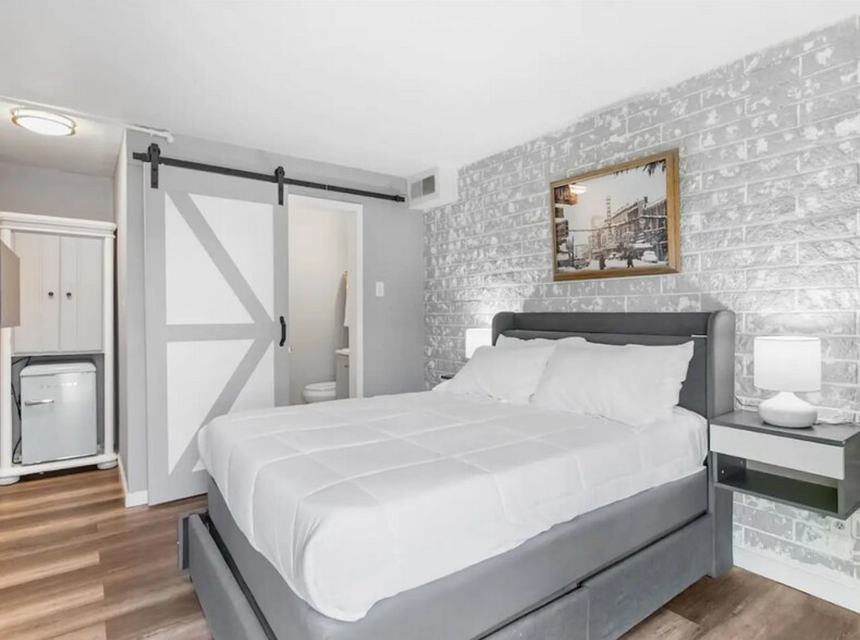 More Photos Of 250 W Commercial Row, Reno Hotel For Sale