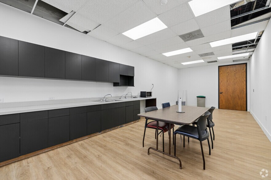 More Photos Of 16001 Bay Vista Dr, Clearwater Office For Lease