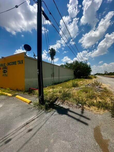 More Photos Of 120 W US Highway 83, San Juan Flex For Sale