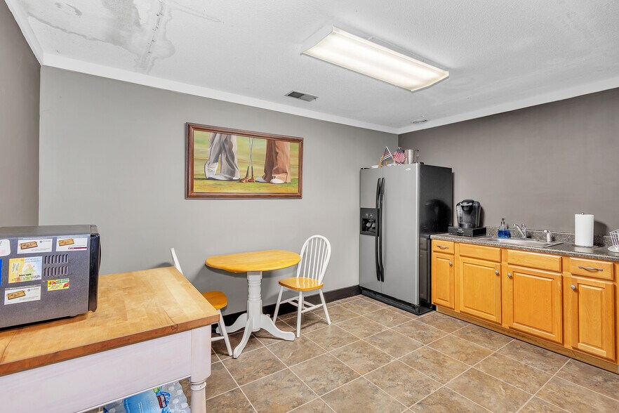 More Photos Of 10352 Atomic Rd, North Augusta Flex For Sale