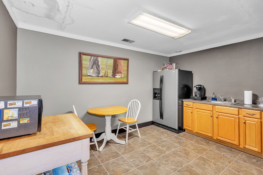 More Photos Of 613 Atomic Rd, North Augusta Flex For Lease
