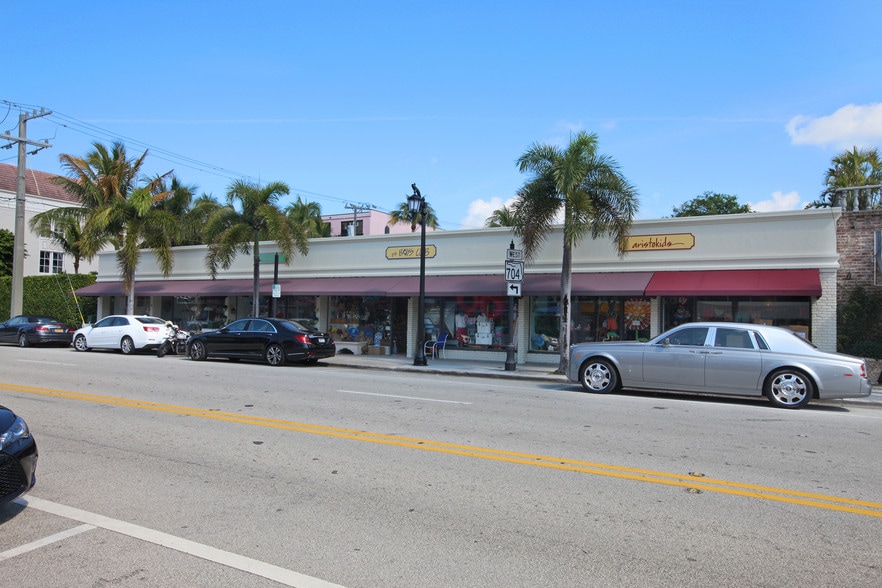 More Photos Of 301-305 S County Rd, Palm Beach Storefront For Lease