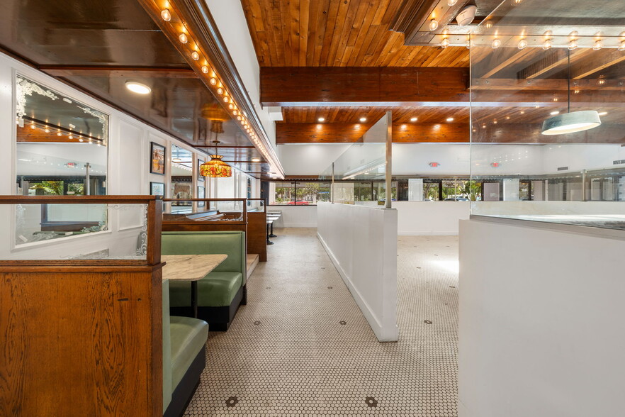 More Photos Of 1586 S Dixie Hwy, Coral Gables Restaurant For Lease