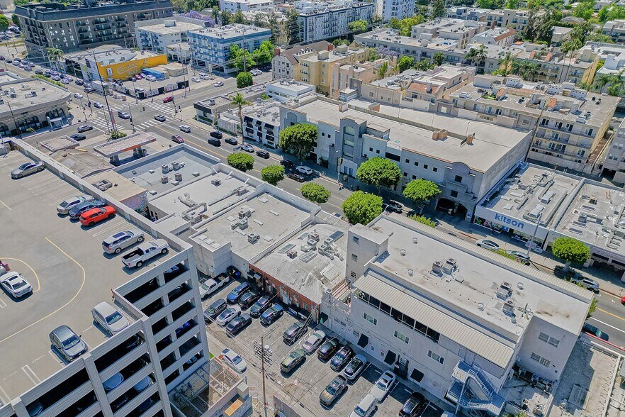 More Photos Of 130-134 S Robertson Blvd, Los Angeles Storefront For Sale