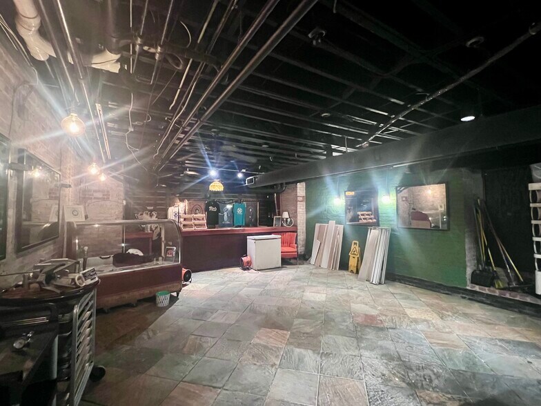 More Photos Of 95 S Main St, Memphis Storefront Retail Office For Lease