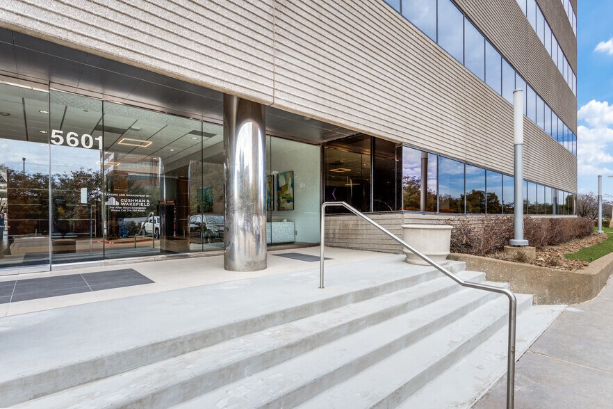More Photos Of 5601 Executive Dr, Irving Office For Lease