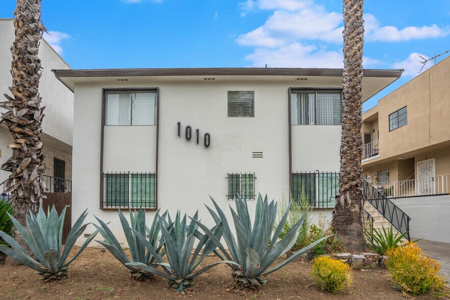 More Photos Of 1010 N Orange Grove Ave, West Hollywood Apartments For Sale