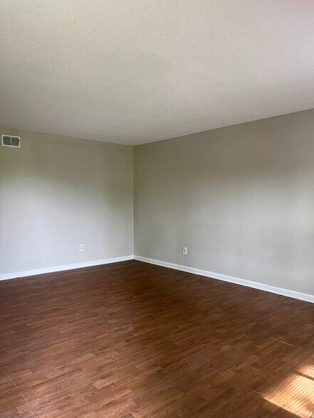 More Photos Of 1931 Mereview Ct, Charlotte Apartments For Sale