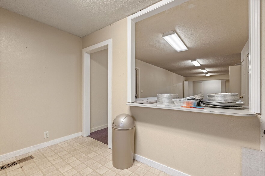 More Photos Of 215 S Bixby St, Coweta Religious Facility For Sale