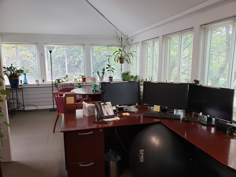 More Photos Of 30 Boltwood Walk, Amherst Office For Sale