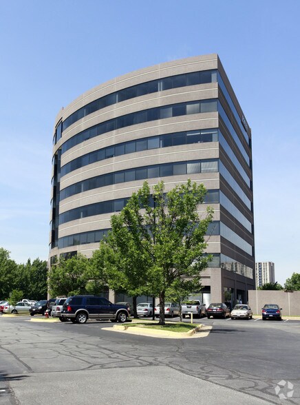 More Photos Of 5845 Richmond Hwy, Alexandria Office For Sale