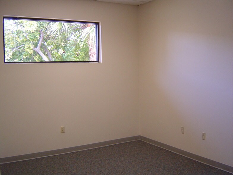 More Photos Of 7147 Curtiss Ave, Sarasota Medical For Sale