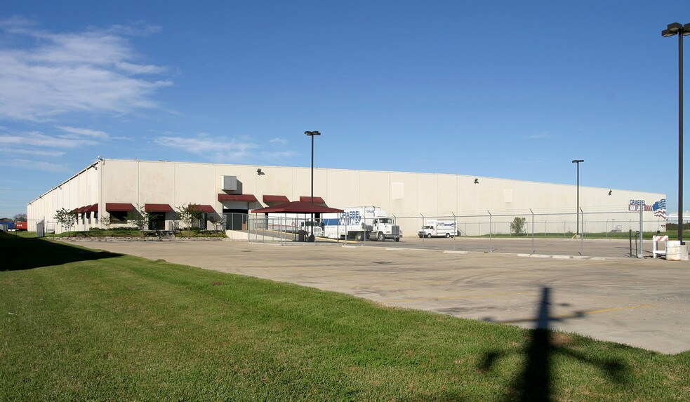More Photos Of 5661 Brittmoore Rd, Houston Warehouse For Lease
