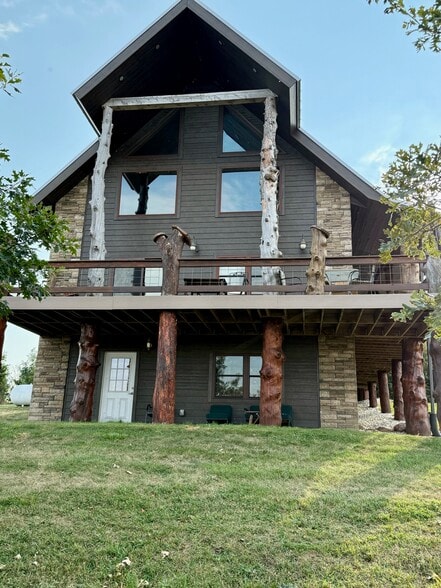 More Photos Of 41 Roosevelt Dr, Anita Specialty For Sale