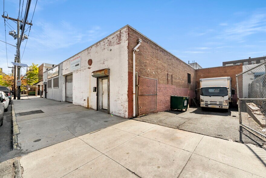 More Photos Of 116-130 Orchard St, Newark Warehouse For Sale