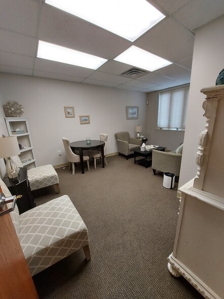 More Photos Of 14111-14165 Robert Paris Ct, Chantilly Office For Sale