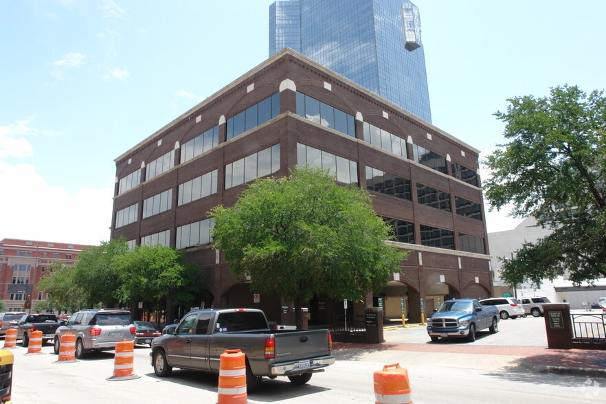 More Photos Of 100 Main St, Fort Worth Loft Creative Space For Lease
