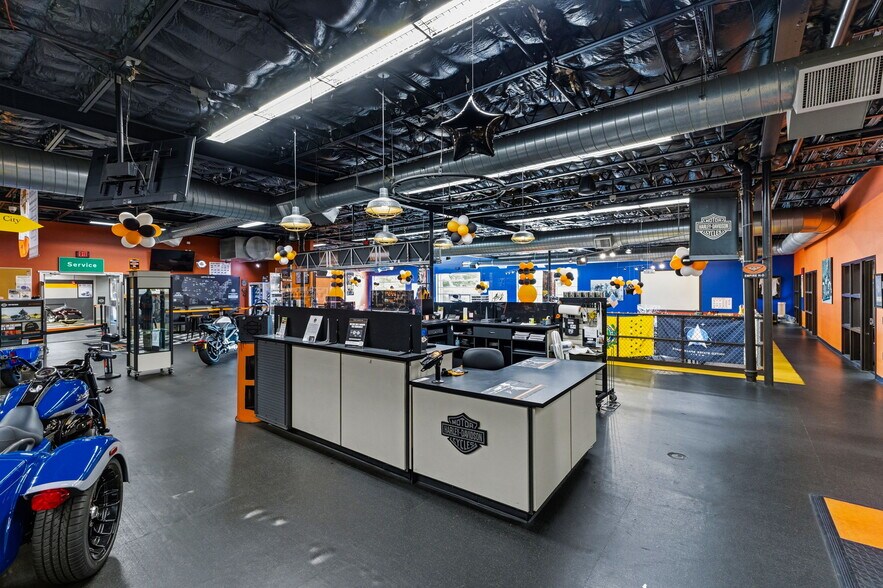 More Photos Of 8 Industrial Ln, New Rochelle Auto Dealership For Lease