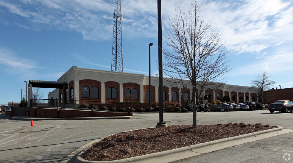 More Photos Of 1906 Lendew St, Greensboro Medical For Lease