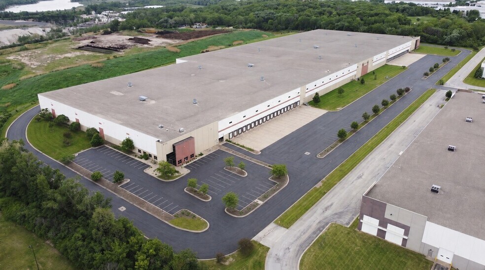 More Photos Of 821 Bluff Rd, Romeoville Distribution For Lease