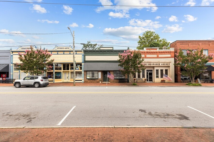 More Photos Of 132 S Main St, Warrenton Storefront For Sale