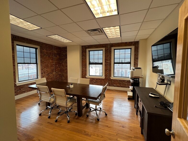 More Photos Of 11 Adams St, Biddeford Storefront Retail Office For Lease