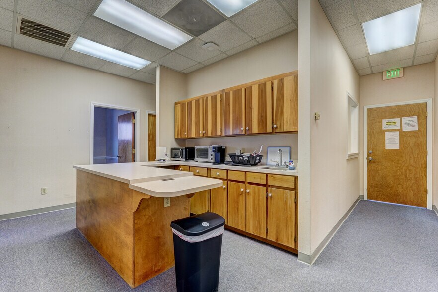 More Photos Of 247 W Kings Hwy, Eden Storefront Retail Office For Sale