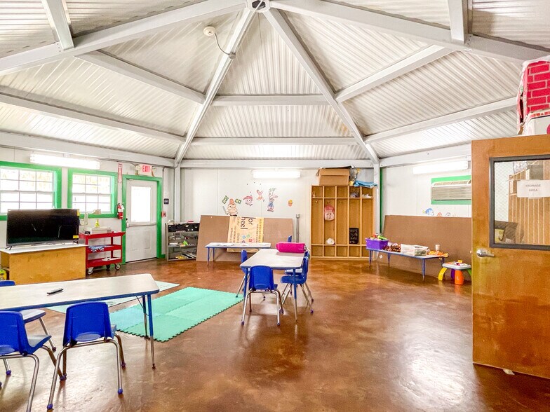 More Photos Of 11637 Sherwood Forest Ct, Baton Rouge Daycare Center For Sale