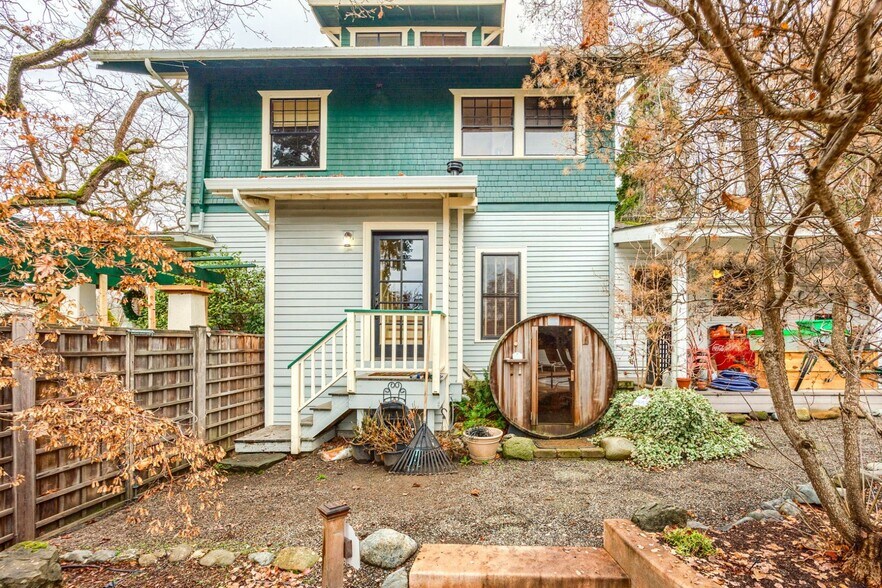 More Photos Of 455 N Oregon St, Jacksonville Hospitality For Sale