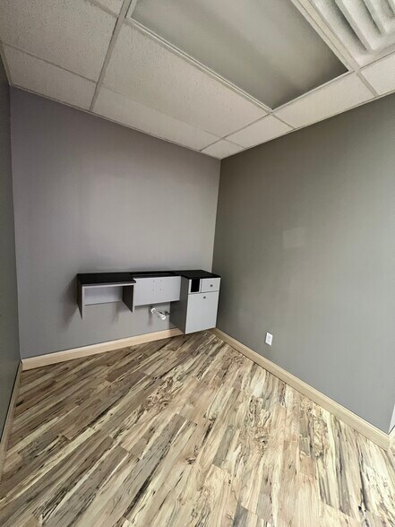 More Photos Of 10580 Barkley St, Overland Park Medical For Sale