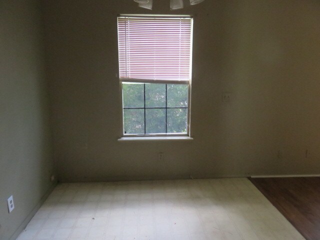More Photos Of 18-20 E Main St, Altus Apartments For Sale