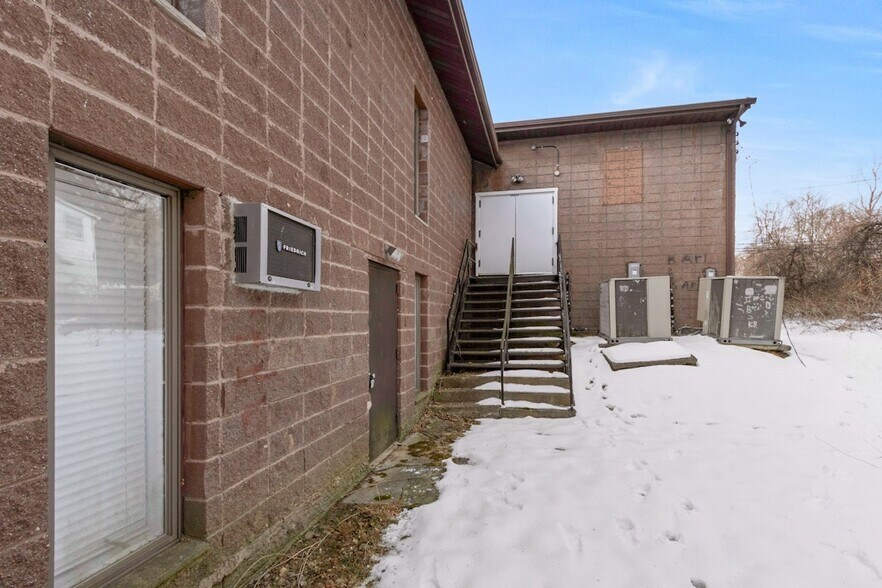 More Photos Of 195 W Clarkstown Rd, New City Specialty For Sale