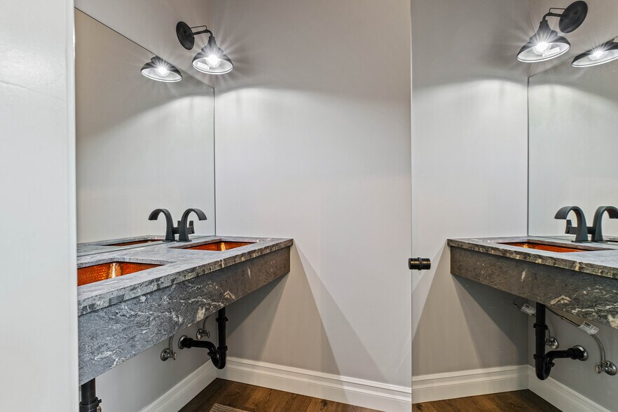 More Photos Of 30048 Yosemite Blvd, La Grange Bar For Sale