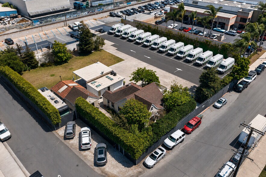 More Photos Of 17066 Palmdale Ln, Huntington Beach Contractor Storage Yard For Sale