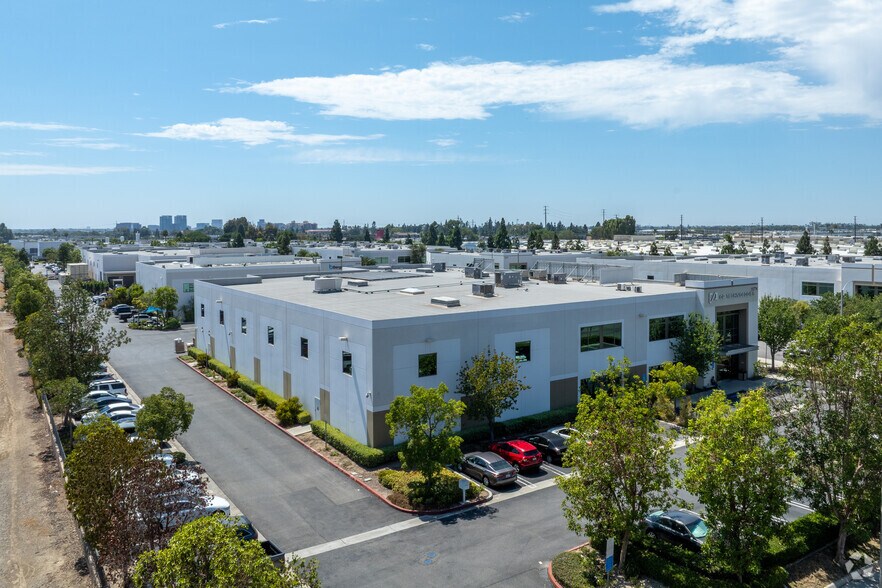 More Photos Of 15774 Gateway Cir, Tustin Warehouse For Sale