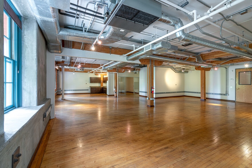 More Photos Of 448 W Market St, San Diego Office For Lease