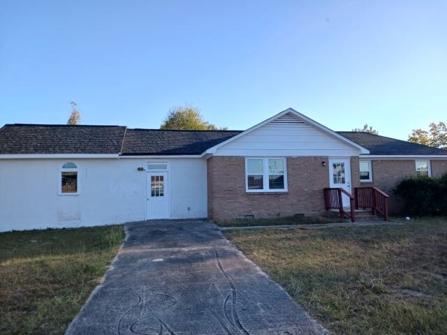 109 Lisa Dr  