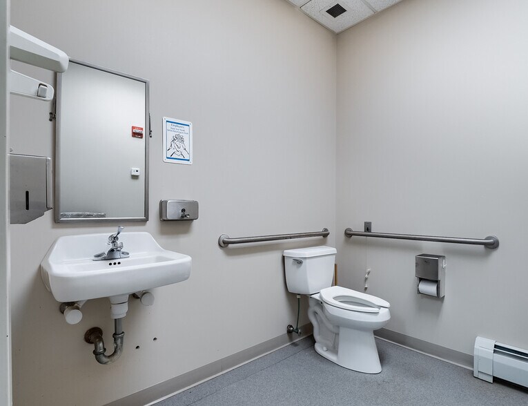 More Photos Of 56 Common St, Barre Office For Lease