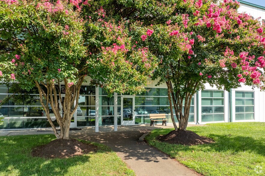 More Photos Of 11800-11900 N Lakeridge Pky, Ashland Distribution For Lease