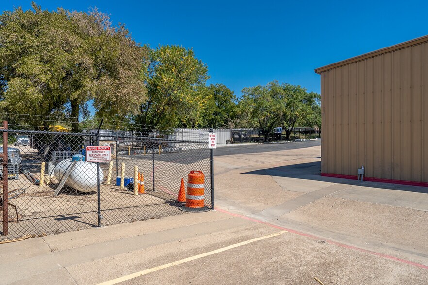 More Photos Of 3933 California Pky E, Fort Worth Unknown For Lease