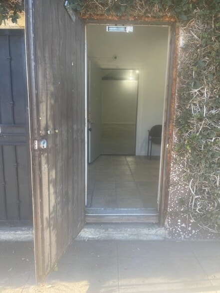 More Photos Of 1729 S Santee St, Los Angeles Warehouse For Lease