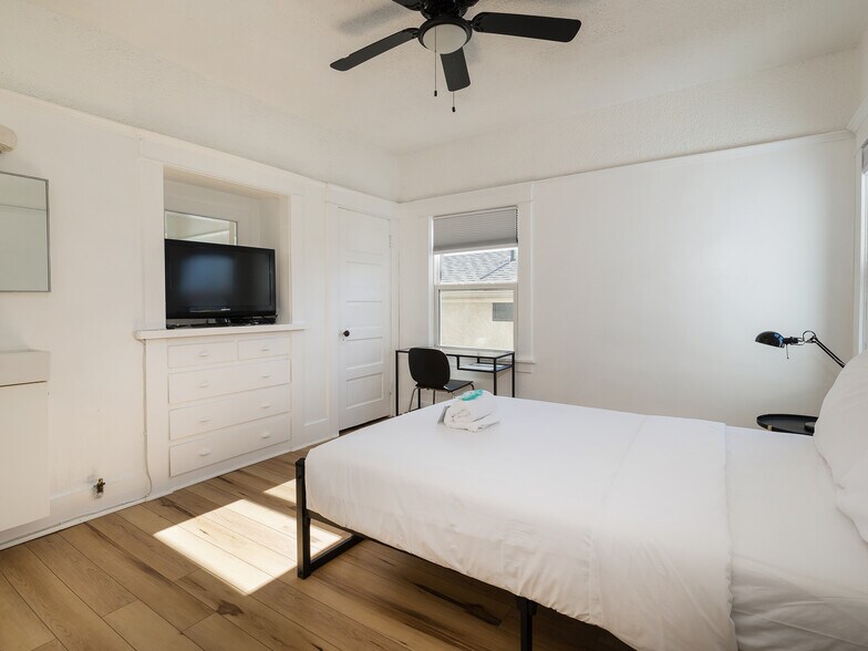 More Photos Of 221 Concord St, El Segundo Apartments For Sale