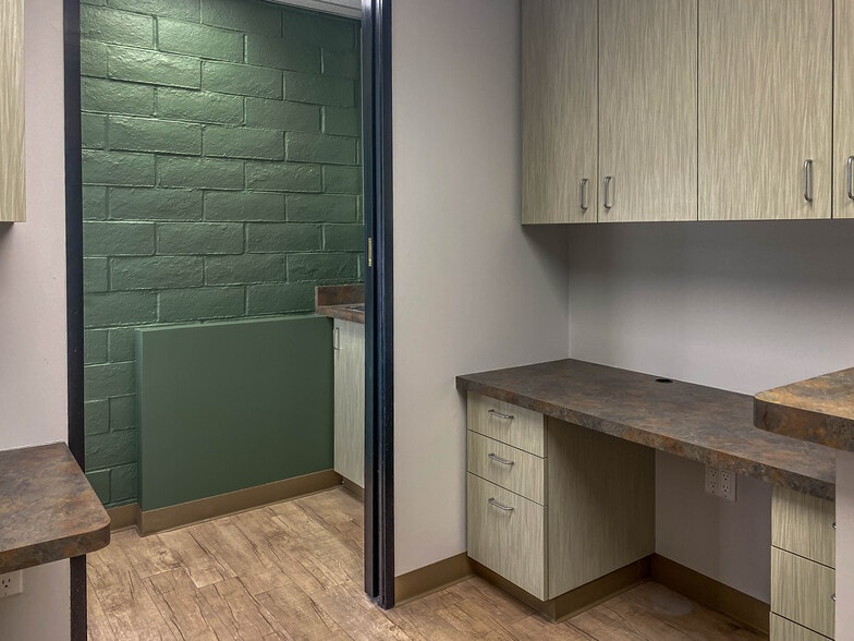 More Photos Of 29525 Canwood St, Agoura Hills Medical For Lease