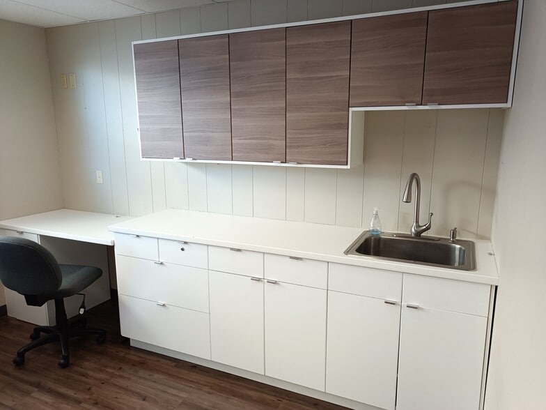 More Photos Of 4921 E State St, Rockford Storefront Retail Office For Lease