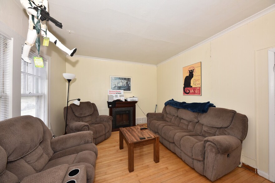 More Photos Of 2940 N Maryland Ave, Milwaukee Apartments For Sale