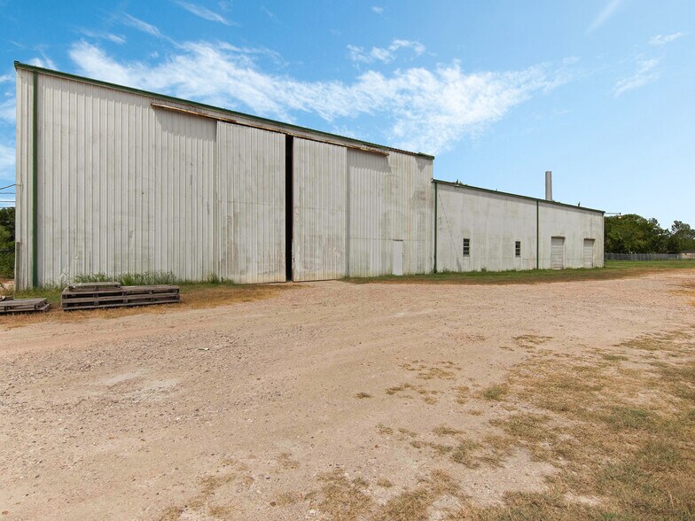 More Photos Of 3149 Harkey Rd, Pearland Industrial For Sale