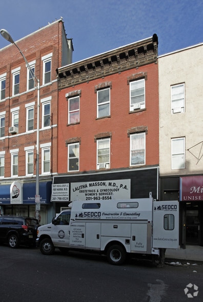More Photos Of 634 Newark Ave, Jersey City Storefront Retail Residential For Lease